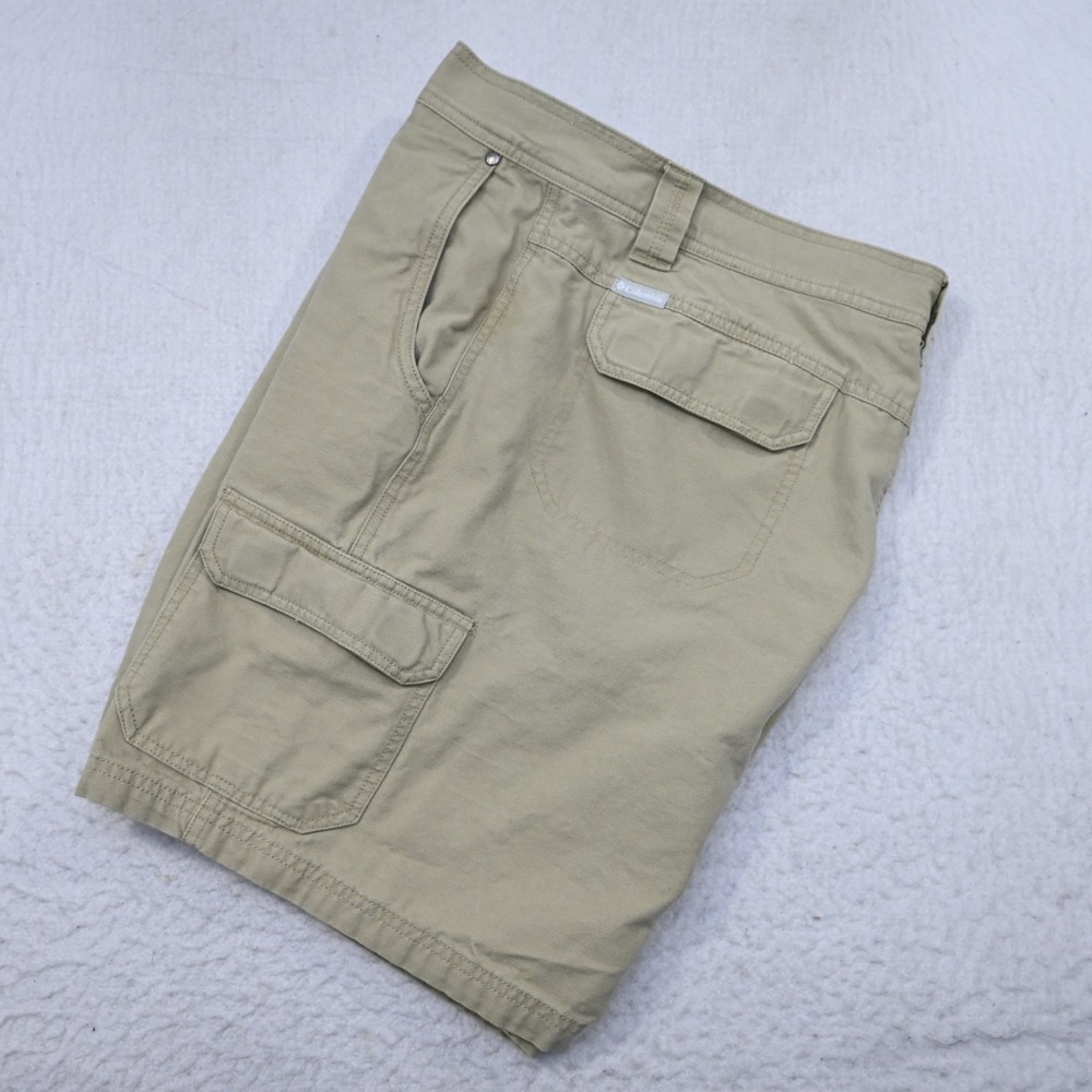 Columbia‎ Cargo Shorts Beige Omni-Shade Cotton Flat Front Mens Size 38 x 10"